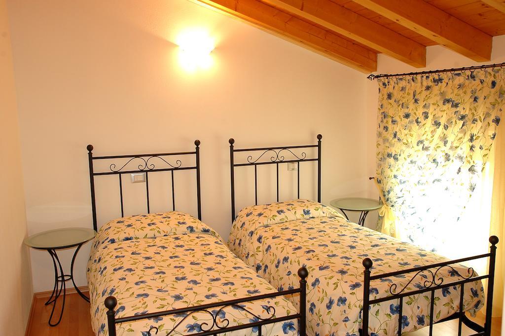 Agriturismo Al Tralcio Valeggio sul Mincio Room photo